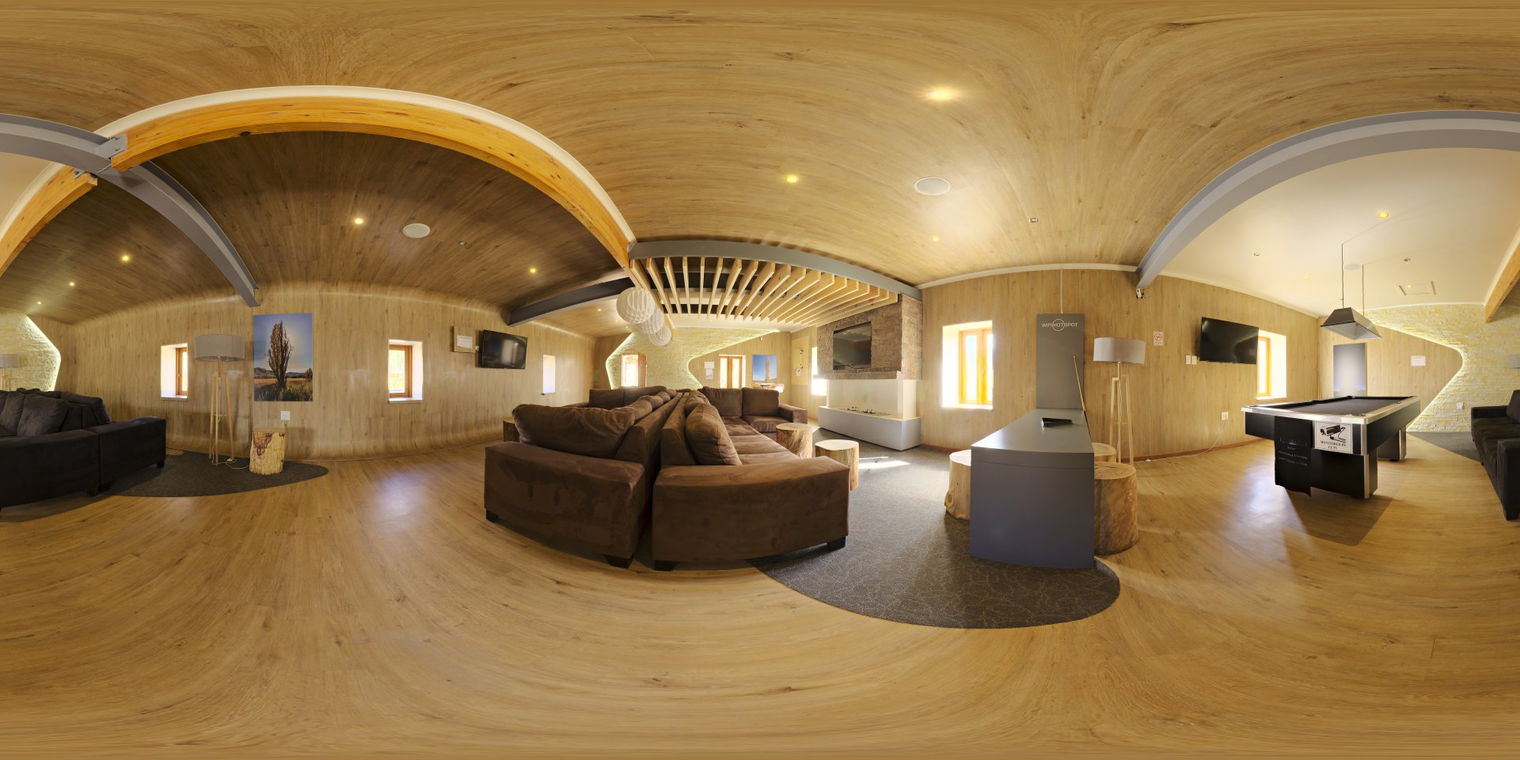 Wooden Lounge