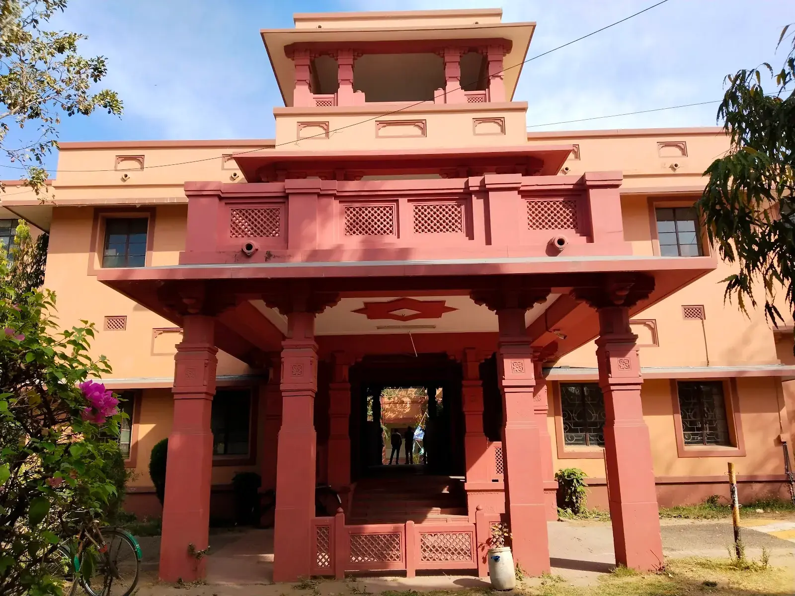Sheth C.N. College of Fine Arts