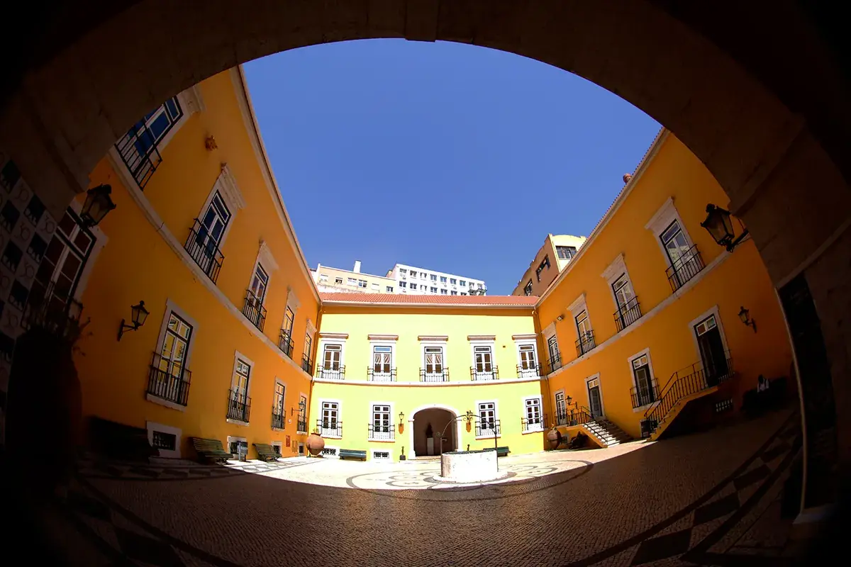 UAL Universidade Autónoma de Lisboa