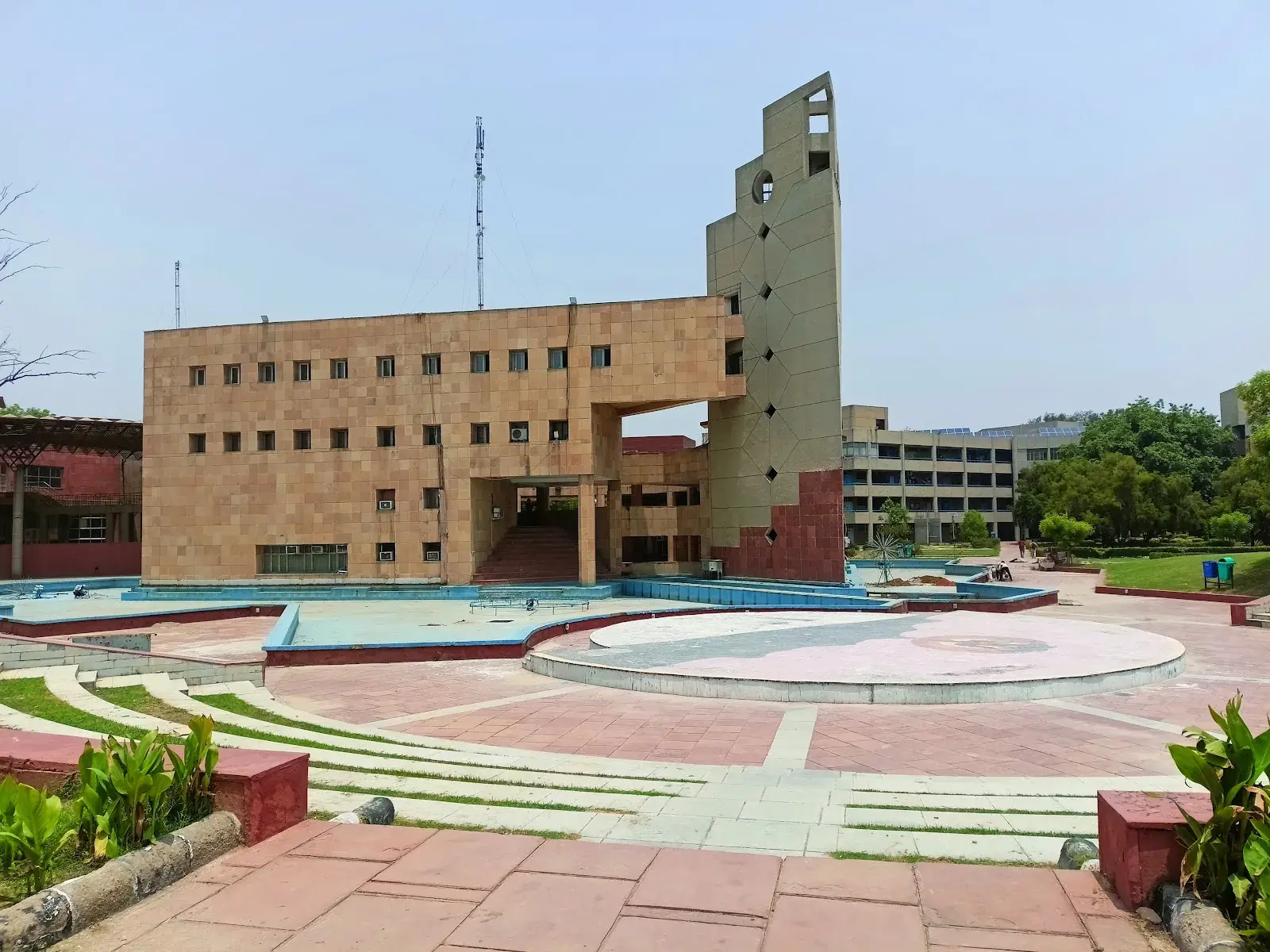 Modern Technological College