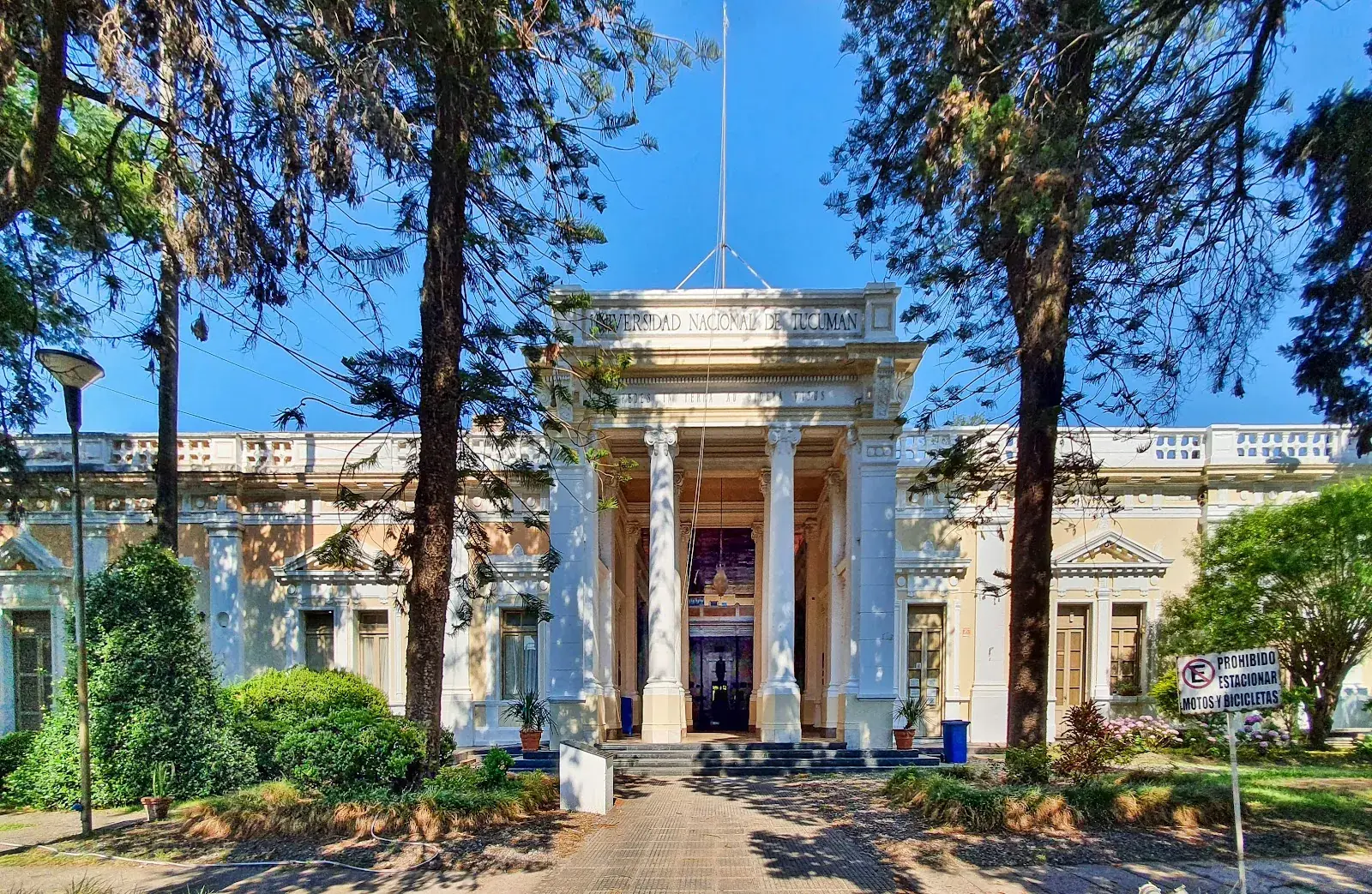 Universidad Nacional de Tucumán (UNT)
