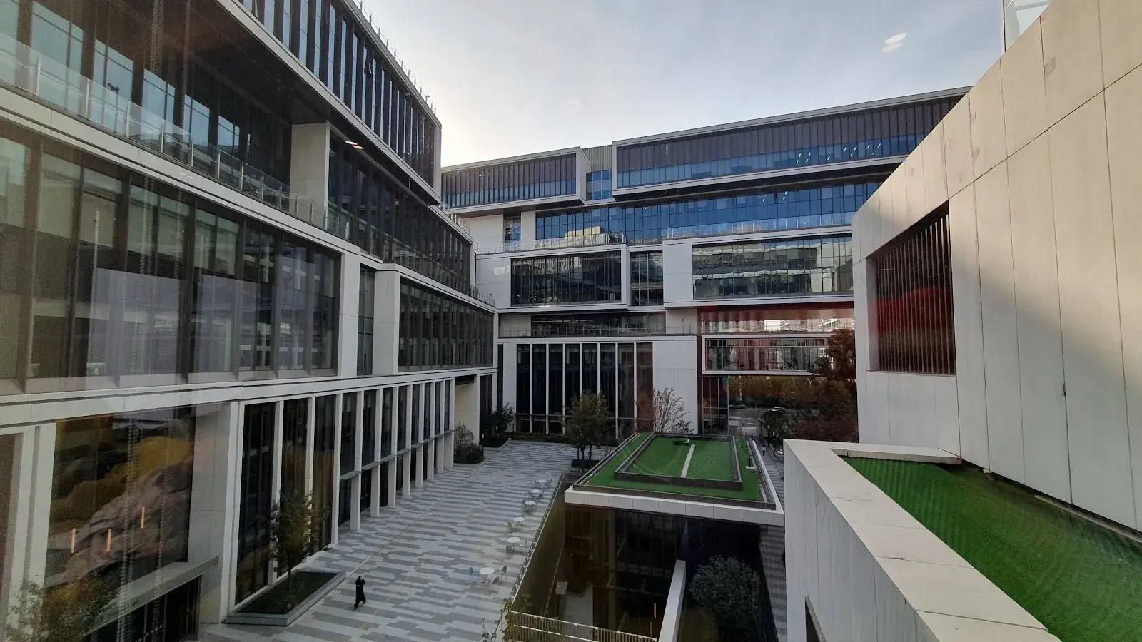 Shanghai Luwan University