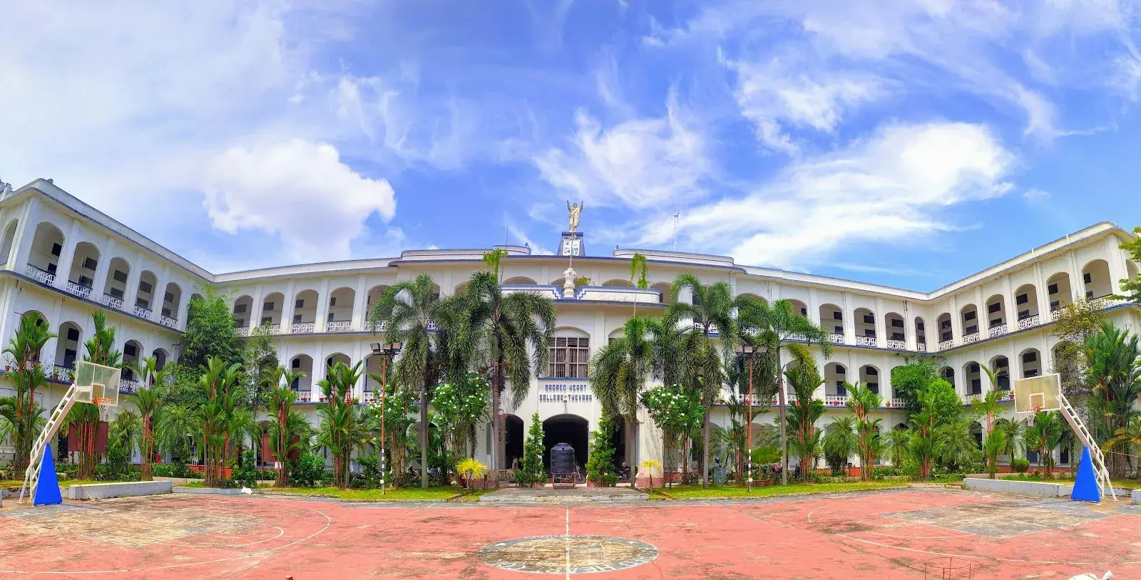 Sacred Hearts, Thevara