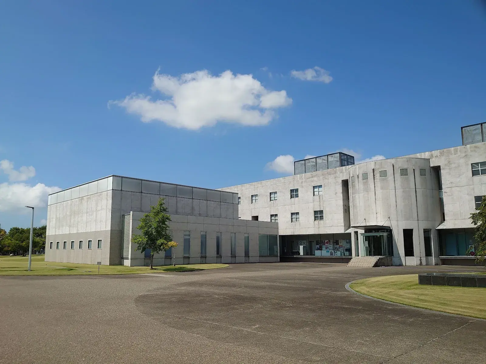 Nagaoka Institute of Design 2005 Collection