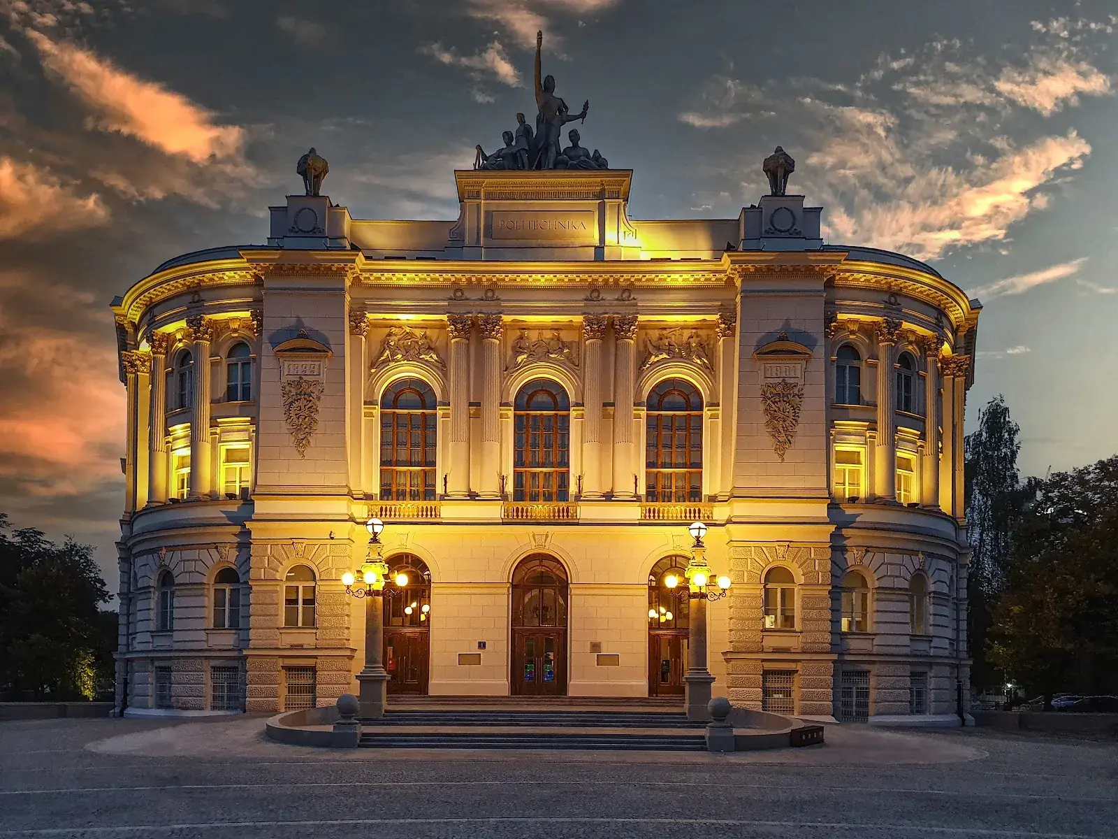 Warsaw University of Technology