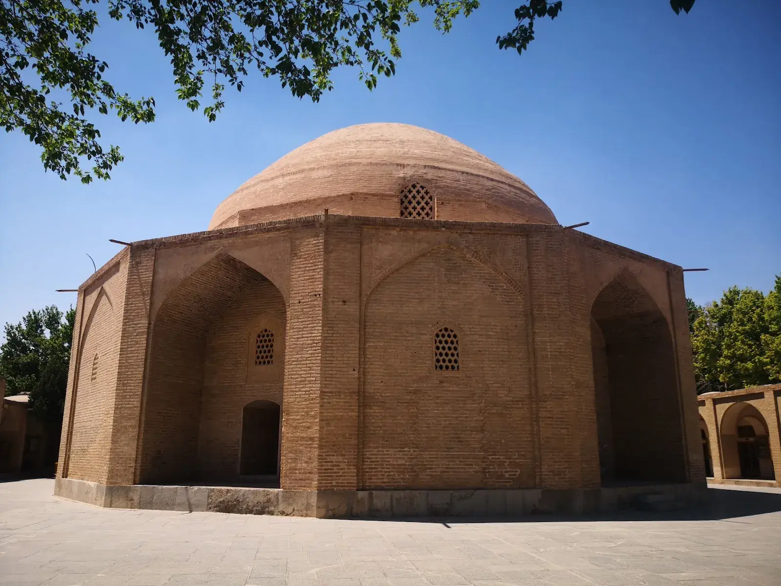 esfahan art university