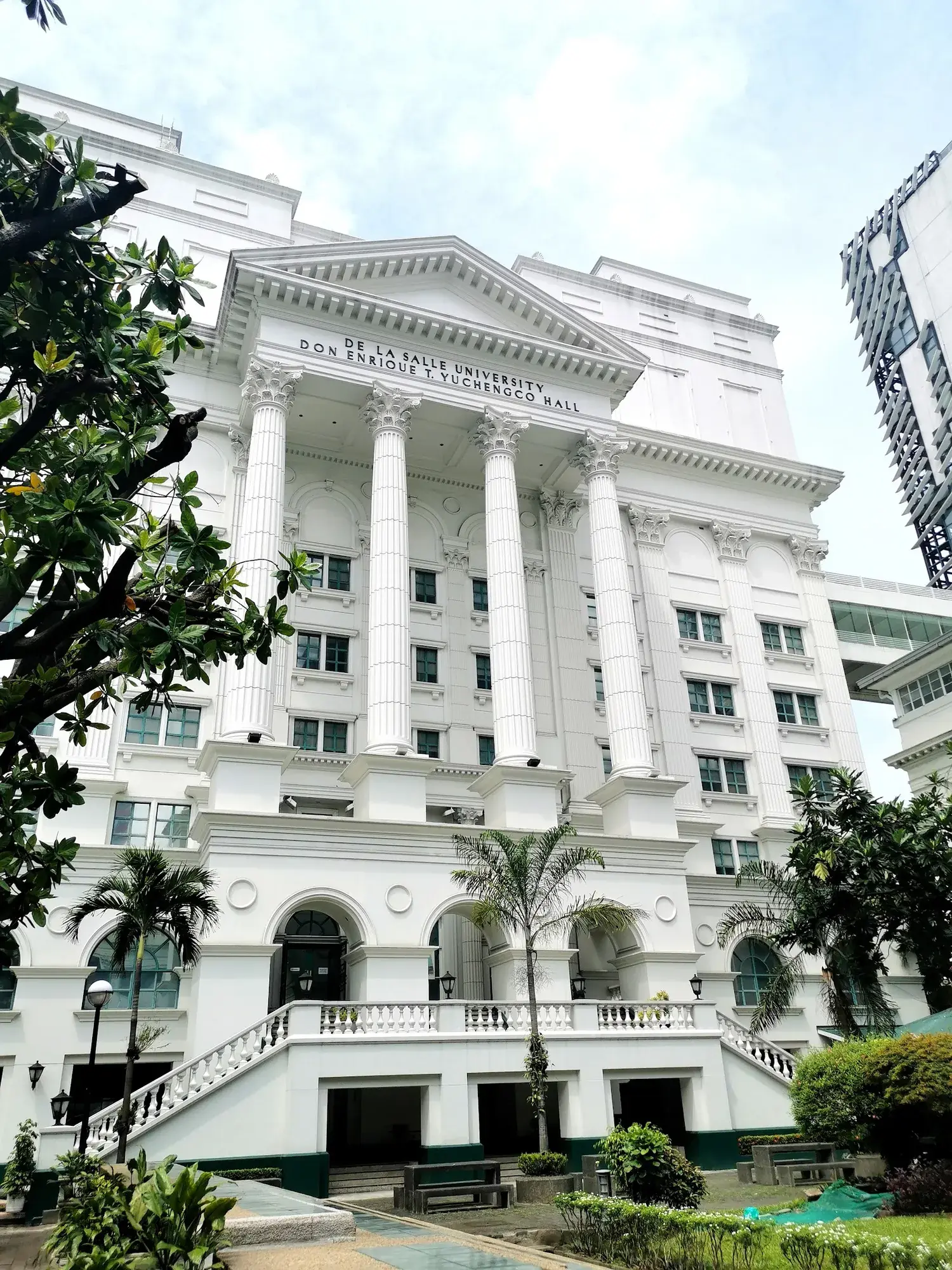 De La Salle University